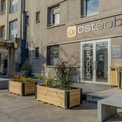 Accueil extérieur du campus Ostéobio