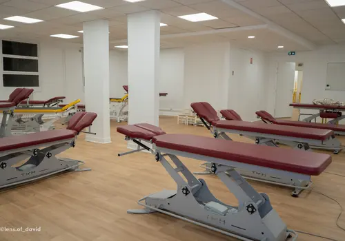 Salle de pratique où peuvent s'entraîner les étudiants d'Ostéobio